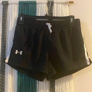 Girls Under Armour athlete shorts size your X-Large YXL black/white